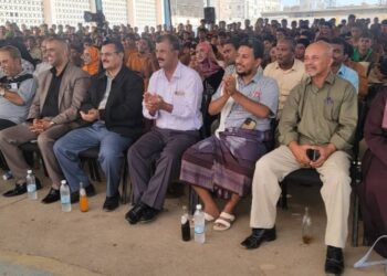 بمناسبة الذكرى ( 57 ) لعيد الإستقلال ( 30 ) من نوفمبر المجيد.. وكيل عدن “مبجر” ومدير عام المنصورة يحضران الحفل الفني بثانوية النعمان للبنين بمناسبة الذكرى ( 57 ) لعيد الإستقلال ( 30 ) من نوفمبر المجيد.. وكيل عدن “مبجر” ومدير عام المنصورة يحضران الحفل الفني بثانوية النعمان للبنين