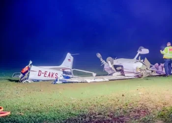 شاهد.. تحطم طائرة بعد محاولة هبوط فاشلة في مطار بألمانيا