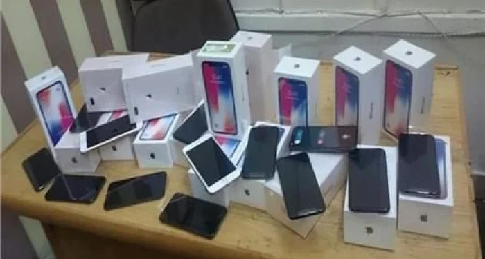 السلطات المصرية تفرض رسوم جمركية بنسبة 38.5% على أي جهاز محمول إضافي مع المسافرين