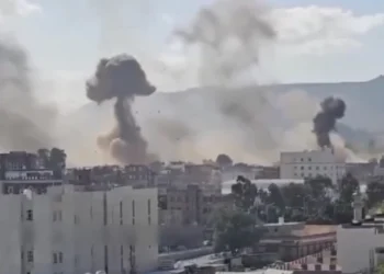 شاهد: استهداف مقر وزارة الدفاع الحوثية في صنعاء بغارات أمريكية بريطانية.. وأنباء عن مقتل قيادات عليا في الجماعة