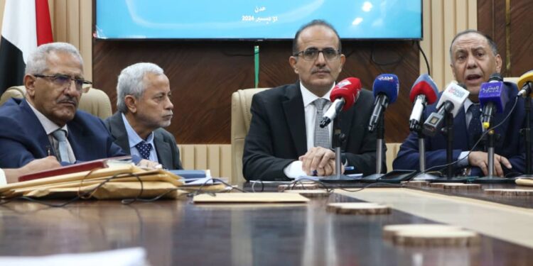 اللجنة الوزارية… تعقد مؤتمرها الصحفي حول تعميق توطين الصناعة الدوائية بعدن اللجنة الوزارية… تعقد مؤتمرها الصحفي حول تعميق توطين الصناعة الدوائية بعدن