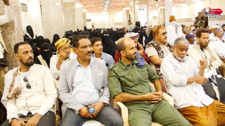 فريق التواصل وتعزيز الوعي السياسي بالمجلس الانتقالي يعقد لقاءً موسعاً بشرائح المجتمع المدني بمديريتي الديس الشرقية والريدة وقصيعر