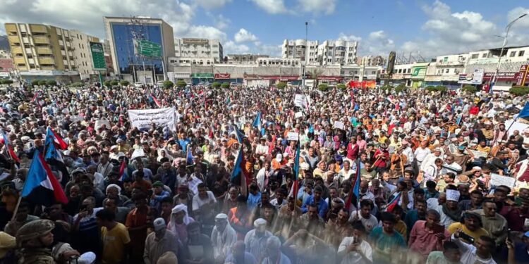 الناقد برس ينشر البيان الختامي للوقفة الاحتجاجية الكبرى الثانية “وقفة التصعيد وانتزاع الحقوق” الناقد برس ينشر البيان الختامي للوقفة الاحتجاجية الكبرى الثانية “وقفة التصعيد وانتزاع الحقوق”