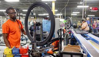 الصين تناور رسوم ترامب بـ«الأبواب الخلفية».. هل تنجح للمرة الثانية؟ الصين تناور رسوم ترامب بـ«الأبواب الخلفية».. هل تنجح للمرة الثانية؟