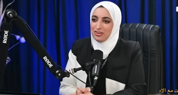 “راتبها أكثر من 13 ألف دينار”.. بالفيديو: قصة سيدة كويتية ذات دخل عالٍ تشكو من ضيق الحال وبينها وبين طلب المساعدات الخيرية “شعرة” “راتبها أكثر من 13 ألف دينار”.. بالفيديو: قصة سيدة كويتية ذات دخل عالٍ تشكو من ضيق الحال وبينها وبين طلب المساعدات الخيرية “شعرة”