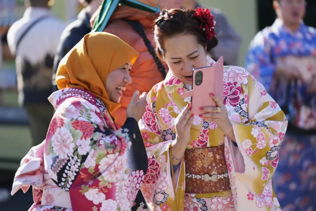 دول العالم تستقبل 2025 (صور) 10 دول العالم تستقبل 2025 (صور)