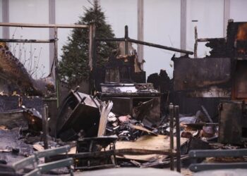 حريق يلتهم سوق مستلزمات رأس السنة فى أمريكا