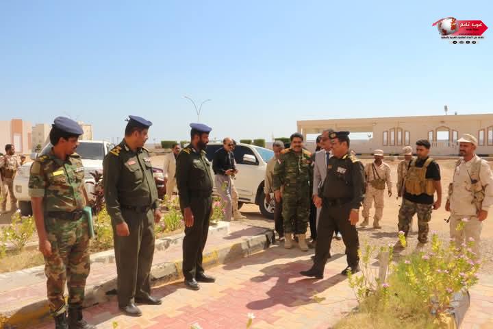 فريق التواصل وتعزيز الوعي السياسي بالمجلس الانتقالي يزور كلية الشرطة بحضرموت