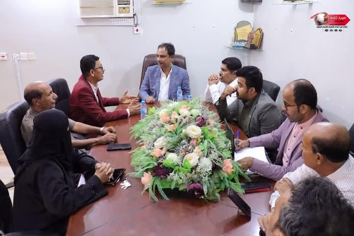 فريق التواصل وتعزيز الوعي السياسي بالانتقالي يناقش مع مدير الشؤون الاجتماعية تفعيل النقابات بحضرموت 1 فريق التواصل وتعزيز الوعي السياسي بالانتقالي يناقش مع مدير الشؤون الاجتماعية تفعيل النقابات بحضرموت