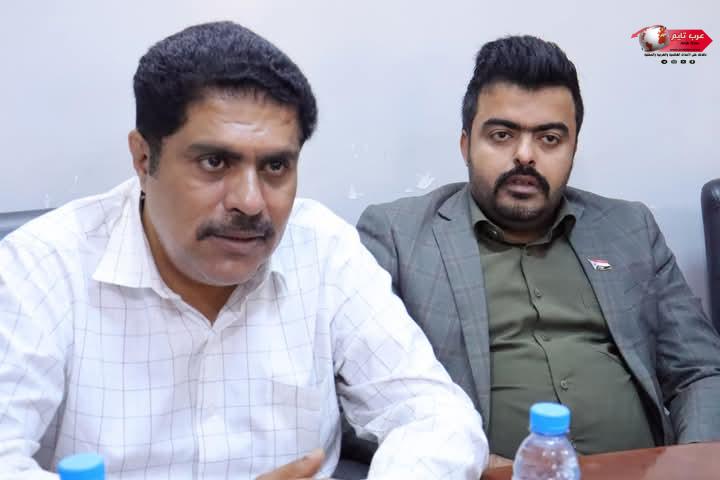 فريق التواصل وتعزيز الوعي السياسي بالانتقالي يناقش مع مدير الشؤون الاجتماعية تفعيل النقابات بحضرموت 2 فريق التواصل وتعزيز الوعي السياسي بالانتقالي يناقش مع مدير الشؤون الاجتماعية تفعيل النقابات بحضرموت