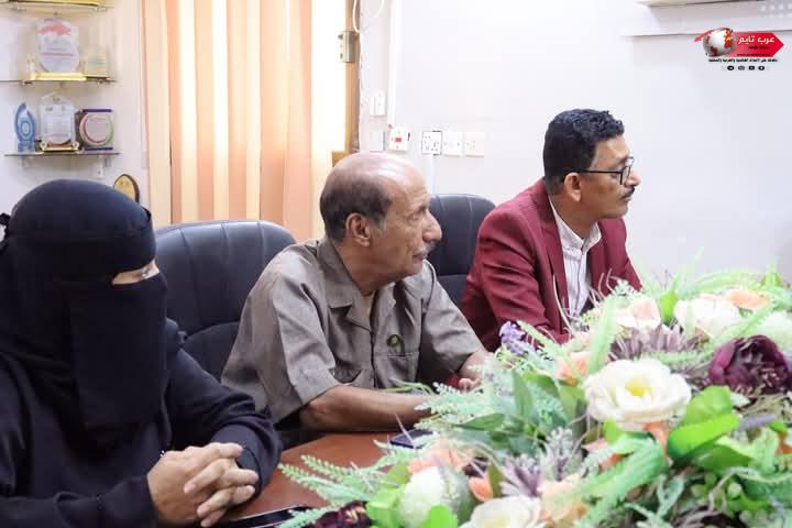 فريق التواصل وتعزيز الوعي السياسي بالانتقالي يناقش مع مدير الشؤون الاجتماعية تفعيل النقابات بحضرموت 4 فريق التواصل وتعزيز الوعي السياسي بالانتقالي يناقش مع مدير الشؤون الاجتماعية تفعيل النقابات بحضرموت