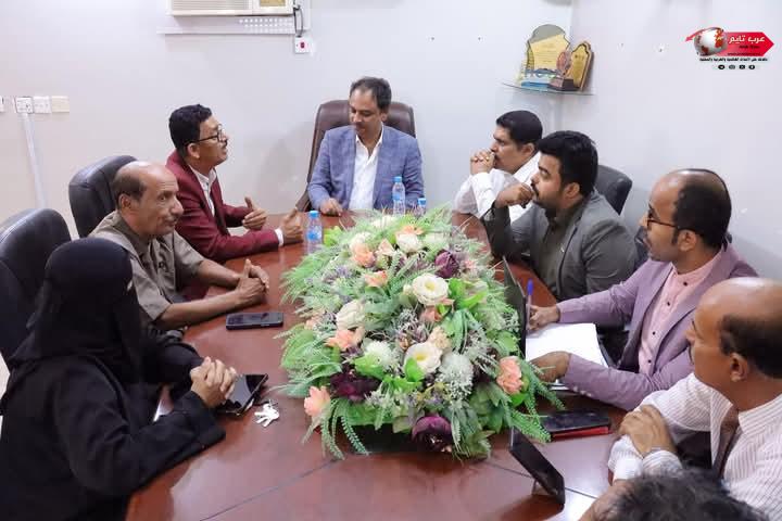فريق التواصل وتعزيز الوعي السياسي بالانتقالي يناقش مع مدير الشؤون الاجتماعية تفعيل النقابات بحضرموت 6 فريق التواصل وتعزيز الوعي السياسي بالانتقالي يناقش مع مدير الشؤون الاجتماعية تفعيل النقابات بحضرموت