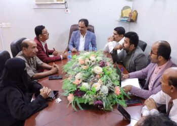 فريق التواصل وتعزيز الوعي السياسي بالانتقالي يناقش مع مدير الشؤون الاجتماعية تفعيل النقابات بحضرموت فريق التواصل وتعزيز الوعي السياسي بالانتقالي يناقش مع مدير الشؤون الاجتماعية تفعيل النقابات بحضرموت