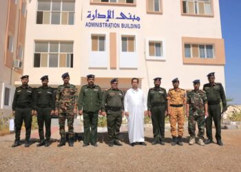 عضو مجلس أمناء مؤسسة حضرموت تنمية بشرية يزور كلية الشرطة حضرموت