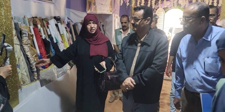 مدير عام المنصورة يشيد بالمستوى الإبداعي والجودة العالية للمنتجات بمعرض مشاغل الخياطة مدير عام المنصورة يشيد بالمستوى الإبداعي والجودة العالية للمنتجات بمعرض مشاغل الخياطة