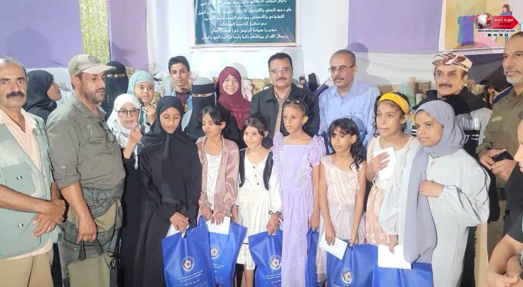 مدير عام المنصورة يشيد بالمستوى الإبداعي والجودة العالية للمنتجات بمعرض مشاغل الخياطة