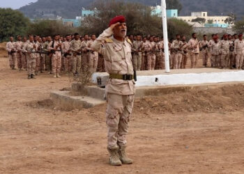 قيادة اللواء الأول صاعقة تدشن العام التدريبي الجديد 2025م بعرض عسكري مهيب يجسد الجاهزية والاحترافية للأفراد قيادة اللواء الأول صاعقة تدشن العام التدريبي الجديد 2025م بعرض عسكري مهيب يجسد الجاهزية والاحترافية للأفراد