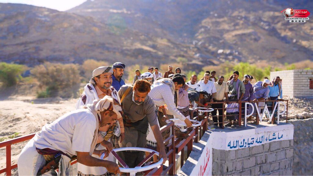 وكيل محافظة شبوه ومدير عام بيحان ومدير المنطقه الفرعيه لمشروع الاشغال العامه يتسلمون قناة الديه الزراعيه بعد تأهيلها 1 وكيل محافظة شبوه ومدير عام بيحان ومدير المنطقه الفرعيه لمشروع الاشغال العامه يتسلمون قناة الديه الزراعيه بعد تأهيلها