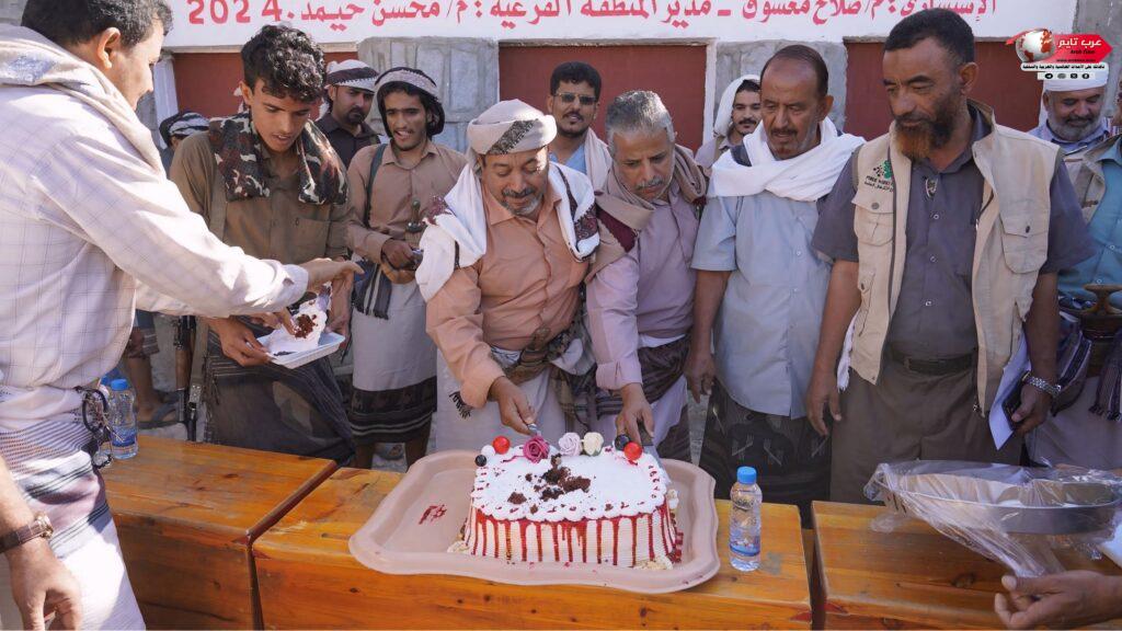 وكيل محافظة شبوه ومدير عام بيحان ومدير المنطقه الفرعيه لمشروع الاشغال العامه يتسلمون قناة الديه الزراعيه بعد تأهيلها