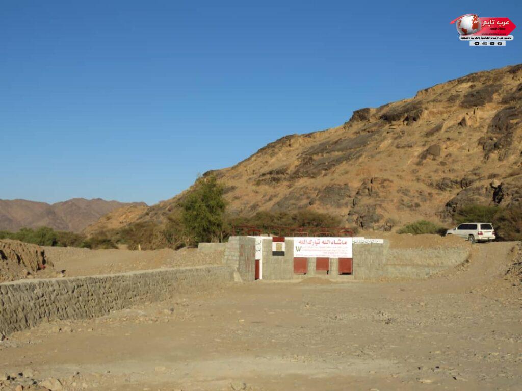 وكيل محافظة شبوه ومدير عام بيحان ومدير المنطقه الفرعيه لمشروع الاشغال العامه يتسلمون قناة الديه الزراعيه بعد تأهيلها