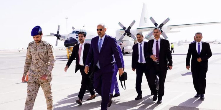 عاجل: الرئيس الزبيدي يصل إلى العاصمة عدن وسط استقبال حافل