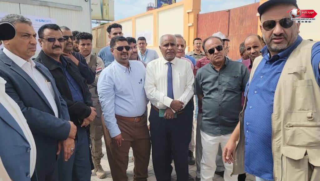 بتكلفة ( 4.5 ) مليون دولار معاون يضع حجر أساس لمشروع بناء مخازن اللقاحات المركزية والعاصمة عدن