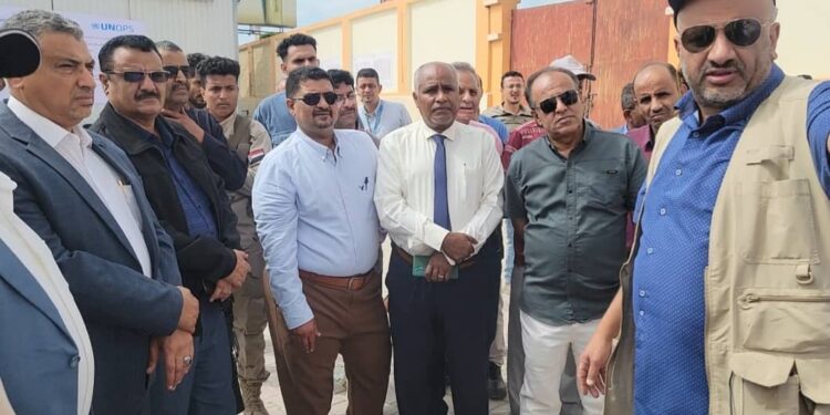 بتكلفة ( 4.5 ) مليون دولار معاون يضع حجر أساس لمشروع بناء مخازن اللقاحات المركزية والعاصمة عدن