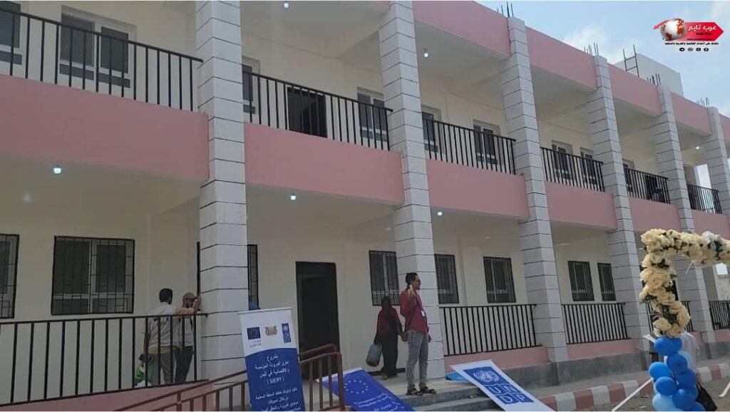 بتكلفة ( 130 ) ألف دولار..محلي المنصورة يفتتح مشروع بناء ( 6 ) فصول إضافية بثانوية أحمد خليفة "للبنين" 3 بتكلفة ( 130 ) ألف دولار..محلي المنصورة يفتتح مشروع بناء ( 6 ) فصول إضافية بثانوية أحمد خليفة "للبنين"
