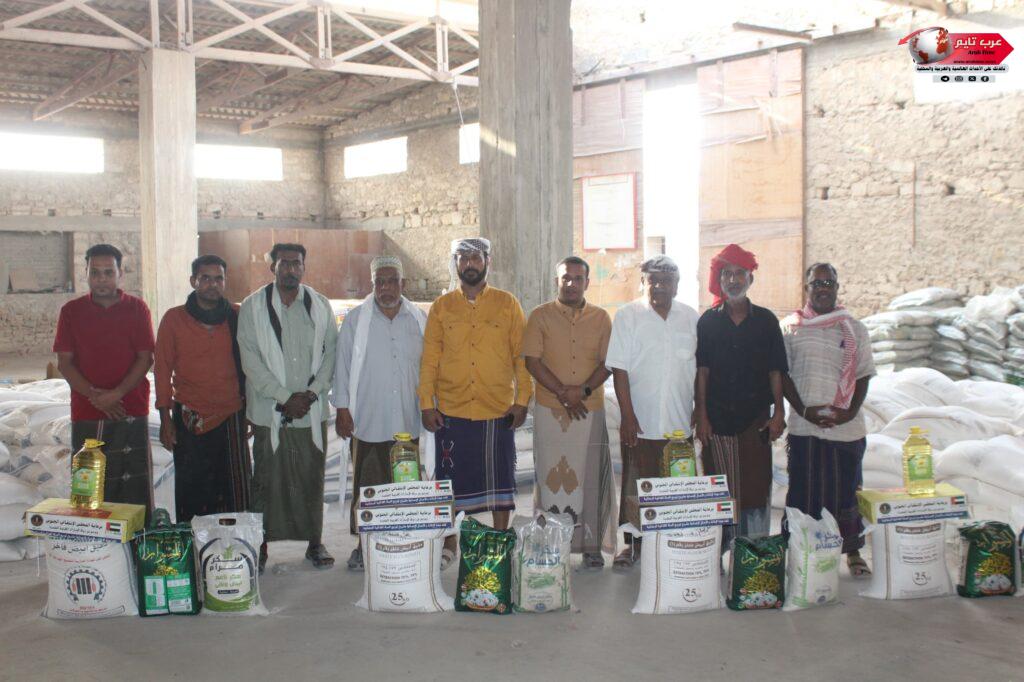 انتقالي الشحر يدشن توزيع السلال الغذائية على أسر الشهداء والمحتاجين بالمديرية 3 انتقالي الشحر يدشن توزيع السلال الغذائية على أسر الشهداء والمحتاجين بالمديرية