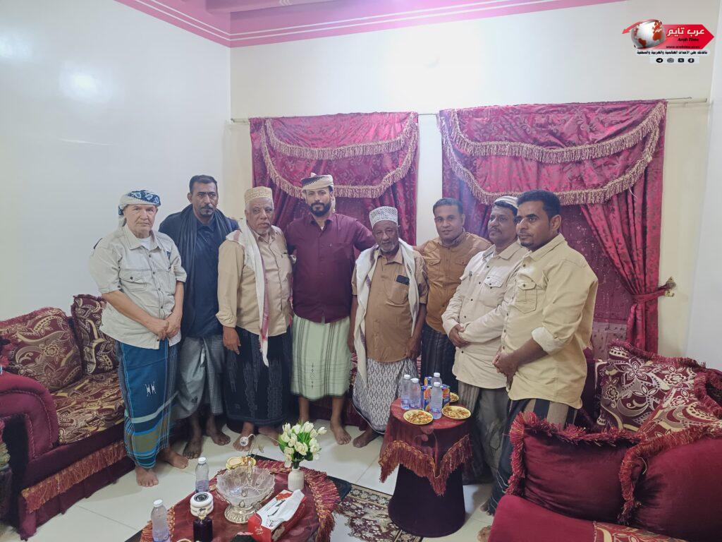 قيادة انتقالي الشحر يزور عدد من الشخصيات الإجتماعية بمناسبة عيد الفطر المبارك