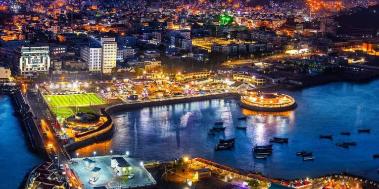 حين تغيب الرقابة وتنهار الخصوصية ناشط حقوقي وخبير سيبراني يحذّر من “مافيا البرمجة” في محلات الجوالات في العاصمة عدن!