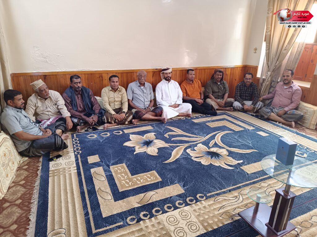 انتقالي الشحر يزور الكابتن الكبير فرج عبدالرحمن بايوسف بمناسبة عيد الفطر المبارك