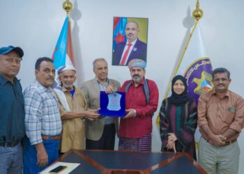 الهيئة المجتمعية تكرم الشيخ اليزيدي تقديرا لجهوده في تعزيز السلم المجتمعي