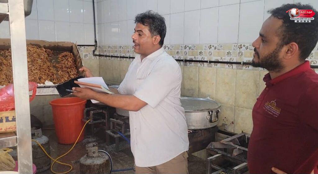 بتوجيهات مدير عام المديرية أحمد الداؤودي تنفيذ حملة ضبط المطاعم والبوفيهات المخالفة للإشتراطات الصحية في المنصورة 2 بتوجيهات مدير عام المديرية أحمد الداؤودي تنفيذ حملة ضبط المطاعم والبوفيهات المخالفة للإشتراطات الصحية في المنصورة