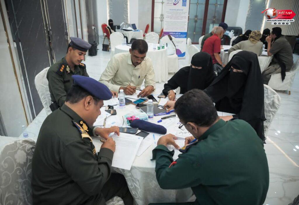 مدير كلية الشرطة حضرموت يشهد ورشة نقاشية حول تعزيز آليات التنسيق بين الأجهزة الأمنية واللجان المجتمعية بمدينة المكلا 14 مدير كلية الشرطة حضرموت يشهد ورشة نقاشية حول تعزيز آليات التنسيق بين الأجهزة الأمنية واللجان المجتمعية بمدينة المكلا