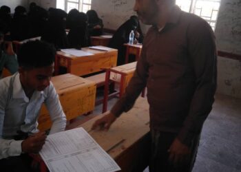 القيادي الفتاحي يدشن امتحانات الثانوية العامة في مركز حبيل حنش بالمسيمير لحج