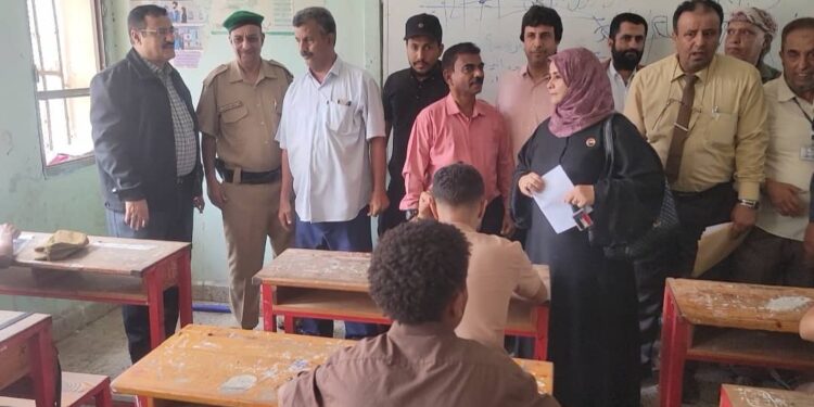 خلال تدشينه إمتحانات إنهاء الثانوية العامة مدير عام المنصورة يؤكد أهمية الإمتحانات لترسيخ المعلومات لطلبة المدارس خلال تدشينه إمتحانات إنهاء الثانوية العامة مدير عام المنصورة يؤكد أهمية الإمتحانات لترسيخ المعلومات لطلبة المدارس