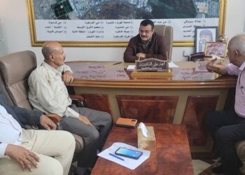 خلال لقائه بمدير عام مكتب السياحة بعدن مديرالمنصورة يناقش سير النشاط السياحي بالمديرية