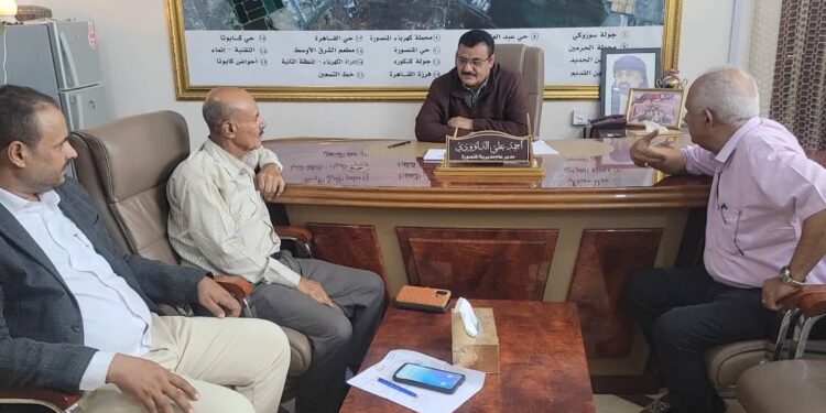 خلال لقائه بمدير عام مكتب السياحة بعدن مديرالمنصورة يناقش سير النشاط السياحي بالمديرية خلال لقائه بمدير عام مكتب السياحة بعدن مديرالمنصورة يناقش سير النشاط السياحي بالمديرية