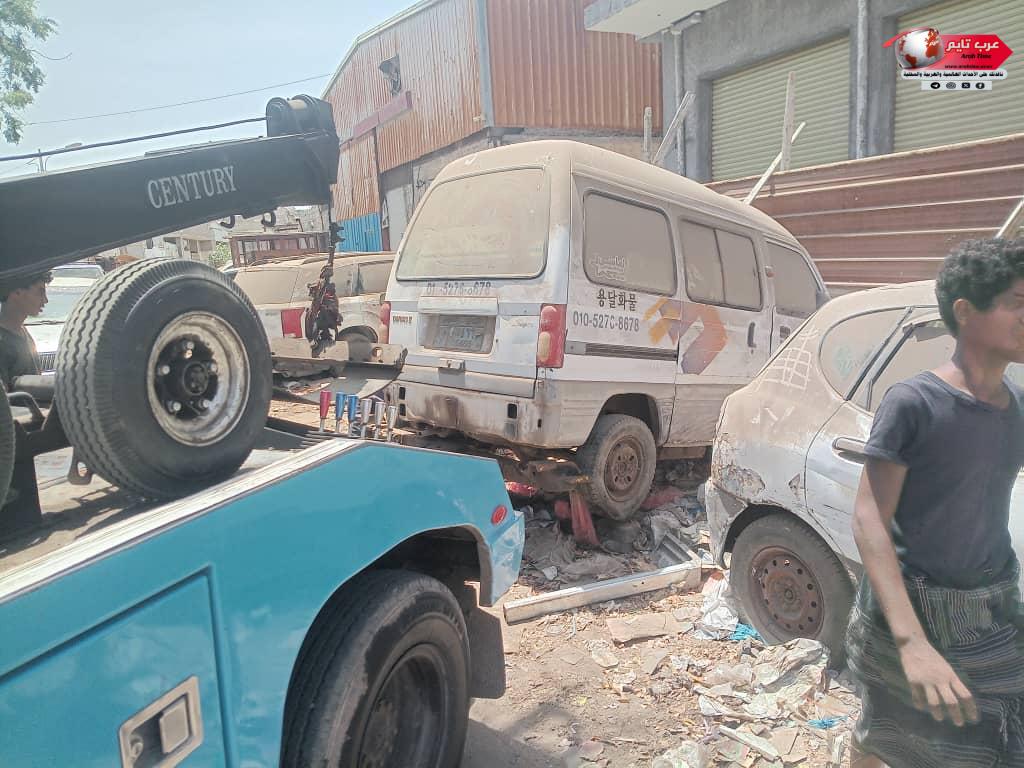 تواصل أعمال حملة رفع السيارات المتهالكة في مديرية المنصورة