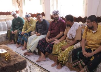 قيادة انتقالي الشحر تزور نوخذة عبري الميمون 1 وتطمئن على سلامتهم