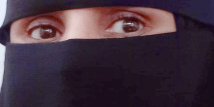 الطفولةالمسلوبة معاناة الأطفال في ظل الأزمات واجب الحكومة والمجتمع في الحماية الطفولةالمسلوبة معاناة الأطفال في ظل الأزمات واجب الحكومة والمجتمع في الحماية