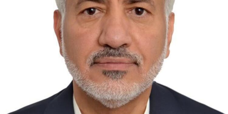 ابوبكر الشيباني يدين نشر فيديو زيارته لوالده في احد مشافي القاهرة ويصف ذلك بالجرم وانتهاك الخصوصية