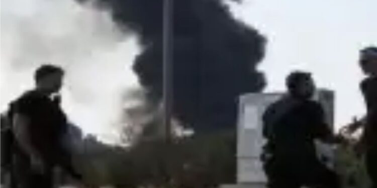 عاجل: إيران تتوعد بـ”مفاجآت هذه الليلة لن ينساها العالم لقرون عديدة” عاجل: إيران تتوعد بـ”مفاجآت هذه الليلة لن ينساها العالم لقرون عديدة”