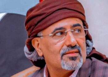 القائد الزبيدي يعود.. والجنوب يستبشر: منقذ الوطن في ميادين المعارك وميدان الخدمات