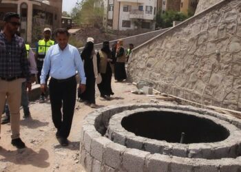 الزامكي يتفقد اللمسات الأخيرة لمشروع حديقة شلالات عقبة المعلا المموّل من السلطة المحلية بالعاصمة عدن