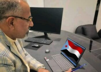 القائد. عيدروس يعيد ترتيب الأوراق… والطابور الخامس يكرر أغنية “مش رح نرضى”!