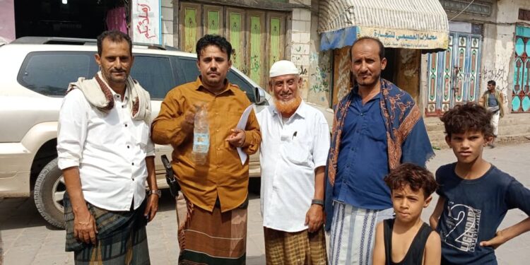 أهالي المسيمير يشيدوا بجهود مدير مكتب الصناعة والتجارة وقائد الحزام الأمني وشرطة المديرية في مراقبة التجار وضبط الأسعار