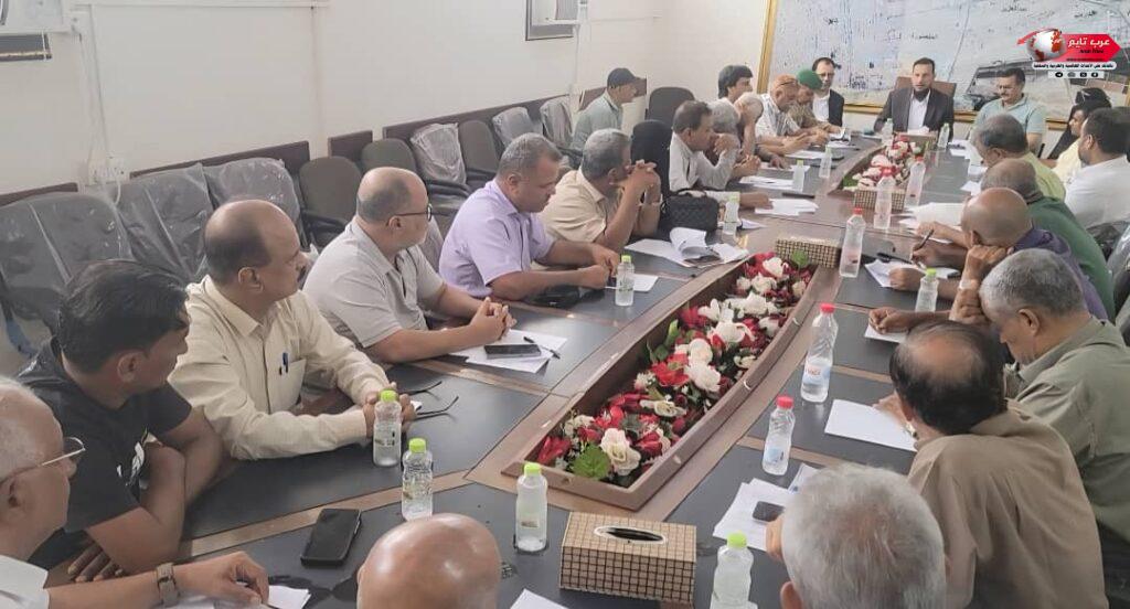 وكيلا عدن "شيخ" و"الكاف" يثمنان دور سلطة المنصورة بتفعيل الإيرادات واهتمامها بالخدمات والبنى التحتية 3 وكيلا عدن "شيخ" و"الكاف" يثمنان دور سلطة المنصورة بتفعيل الإيرادات واهتمامها بالخدمات والبنى التحتية