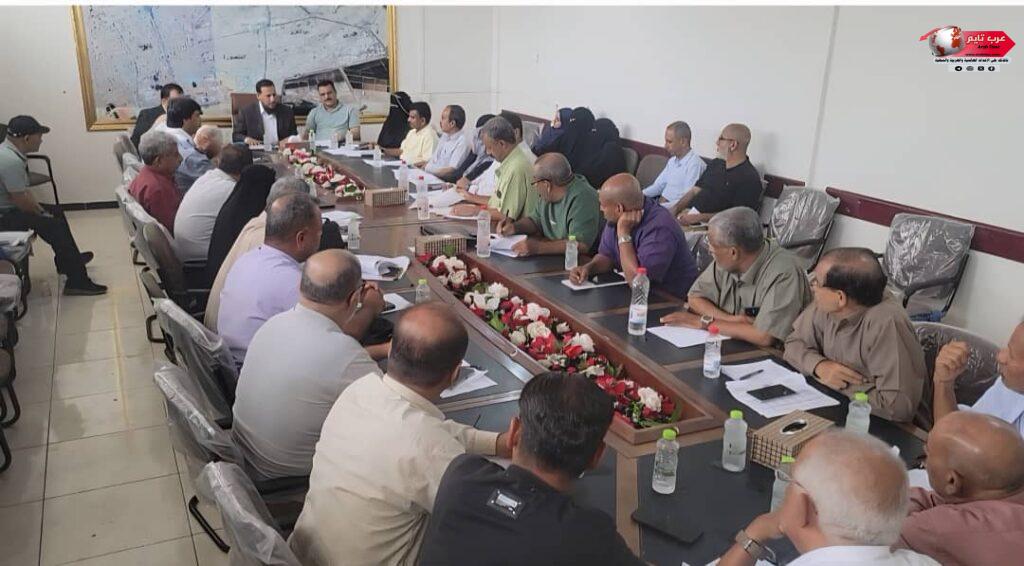 وكيلا عدن "شيخ" و"الكاف" يثمنان دور سلطة المنصورة بتفعيل الإيرادات واهتمامها بالخدمات والبنى التحتية